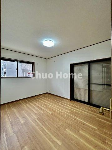 葛飾区南水元2丁目中古住宅の子供部屋|【子供部屋】お子様を持つ家庭の約6割が「家族や子どものため」に購入を希望。入学後の転校を避け、広い空間でのびのび育てたいなどの親心が、家探しのきっかけになっているようです。