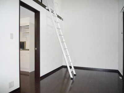 【居間・リビング】 | ファーストステージ東所沢 | こちらの居間で趣味の時間をお楽しみください