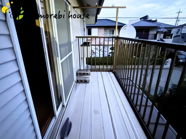 蓮田市関山４丁目　中古一戸建てのバルコニー|暖かな日差しのふりそそぐバルコニー