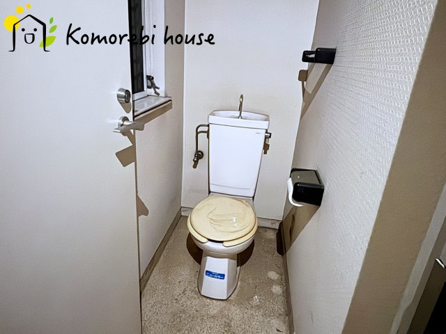 蓮田市関山４丁目　中古一戸建てのトイレ|落ち着いた色調のトイレです