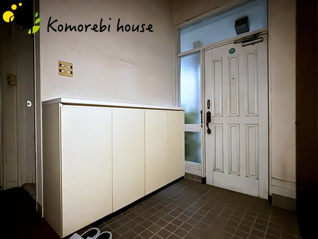 蓮田市関山４丁目　中古一戸建ての玄関|きれいな玄関です