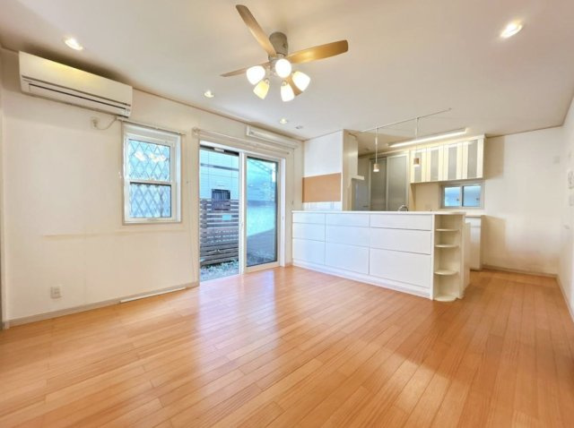 【居間・リビング】 | 熊谷市中央5丁目　中古戸建