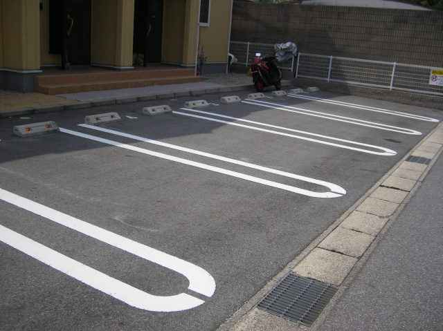 サン・ヴィラＡの駐車場