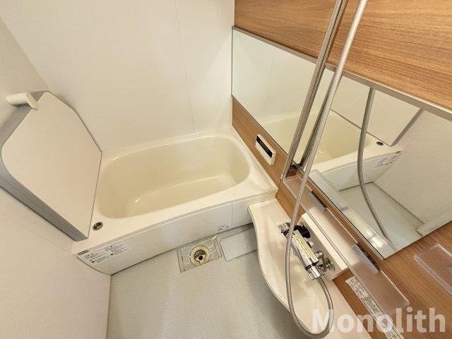 フローラルの浴室