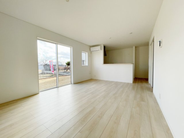 新築戸建・新築建売　矢吹町八幡町第23　善郷小・矢吹中の居間・リビング|リビングエアコン付きなので家族が集まるリビングも快適♪