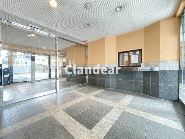 マイキャッスル五反野のエントランス|ドキドキの新生活も、安心してスタート。ぴったりの住まいを見つけませんか？クランディアが一緒に住まい選びをサポートします‼　まずは、お気軽にお問合せください　＃クランディア