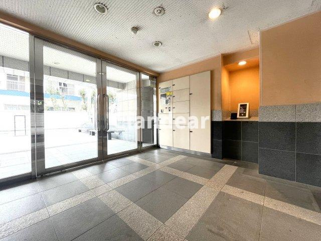 マイキャッスル五反野のエントランス|ドキドキの新生活も、安心してスタート。ぴったりの住まいを見つけませんか？クランディアが一緒に住まい選びをサポートします‼　まずは、お気軽にお問合せください　＃クランディア