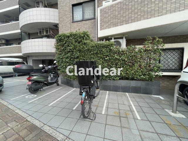 マイキャッスル五反野のエントランス|ドキドキの新生活も、安心してスタート。ぴったりの住まいを見つけませんか？クランディアが一緒に住まい選びをサポートします‼　まずは、お気軽にお問合せください　＃クランディア