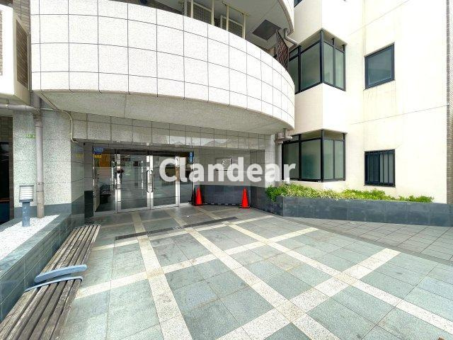 マイキャッスル五反野のエントランス|ドキドキの新生活も、安心してスタート。ぴったりの住まいを見つけませんか？クランディアが一緒に住まい選びをサポートします‼　まずは、お気軽にお問合せください　＃クランディア