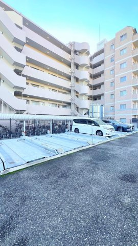 コスモコート西宮ベルジェの駐車場