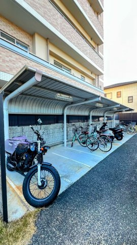 コスモコート西宮ベルジェの駐車場