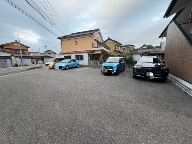 ヴェントKAMIYAの駐車場