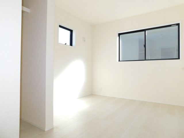 稲沢市田代２丁目の新築一戸建の洋室|◇２階洋室◇　　明るい洋室５．０６帖　ウォークインクローゼット完備！