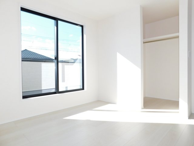 稲沢市田代２丁目の新築一戸建の洋室|◇２階洋室◇　　南面で明るい洋室６．３８帖　ウォークインクローゼット完備！　バルコニー利用可♪　