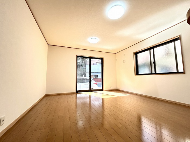 【居間・リビング】 | 〇●平塚市高根2丁目 中古戸建●〇