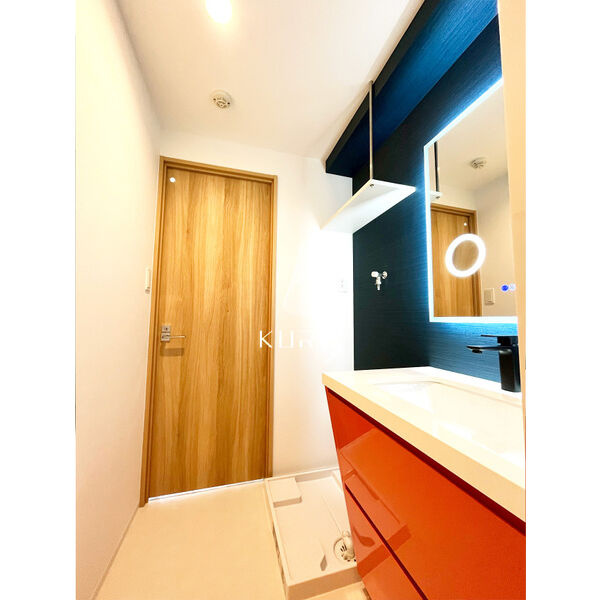 SPAZIO METALLOの玄関