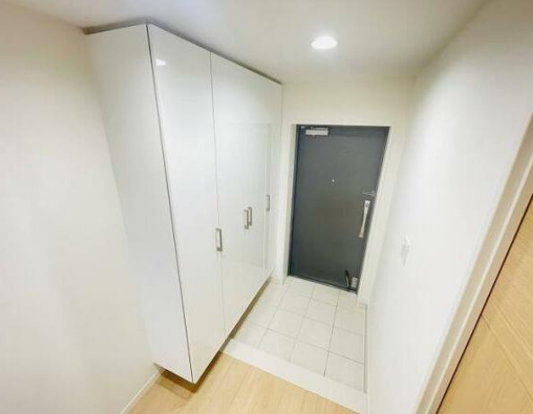 パーク・サンリヤン博多の森ＩＶ番館の玄関