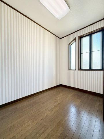 西ノ京南大炊御門町の洋室