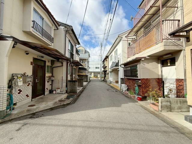 西ノ京南大炊御門町の前面道路含む現地写真
