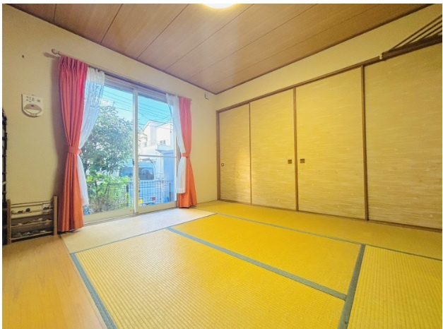 茅ヶ崎市芹沢　中古戸建　50.63坪の和室|心安らぐ畳のお部屋は、気軽に寝転ぶことができて便利です☆