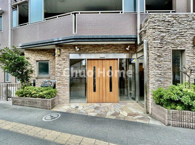 【エントランス】 | 日神パレステージ北千住 | 【エントランス】マンションのエントランスは、その物件の印象を決める、顔とも言える場所です。毎日通る場所ですからきれいなのが一番です。