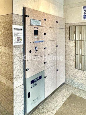 【設備】 | 日神パレステージ北千住 | 【宅配ボックス】在宅時・不在時に関わらず、居住者の代わりに非対面で宅配物を受け取ってくれる便利な設備です。わかりやすくご説明致しますので見学時にはお部屋だけではなく共用部分もぜひチェックしてください。