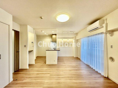 【居間・リビング】 | 日神パレステージ北千住 | 【リビングダイニング】一日の中で多くの時間を過すことになるリビングダイニングだからこそ、いつも穏やかな空間であることが必然。爽やかな通風と採光を存分に感じる事が出来る空間です。