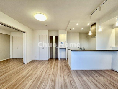 【居間・リビング】 | 日神パレステージ北千住 | 【居間・リビング】「ＬＤＫは家族団らんをデザイン」広いＬＤＫでは家族が集まり一緒の時間を過ごせる工夫がされております。何気ない一日の当たり前のひとコマがいつか一生の宝物になります