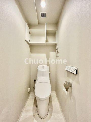 【トイレ】 | 日神パレステージ北千住 | 【トイレ】 収納スペースをしっかりと確保した温水洗浄便座機能付きトイレ。温水洗浄便座は清潔にお使いいただくための大切なアイテムです。