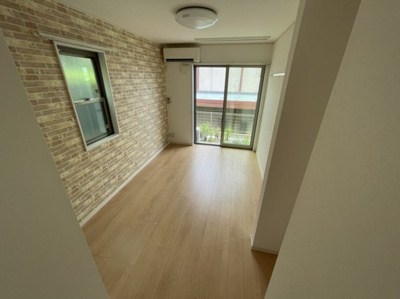 【居間・リビング】 | プラナス白楽 | 以下　他号室反転写真