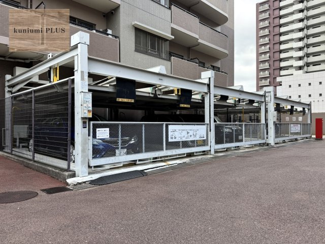 ベルシャトウ都島友渕町Ⅱ番館の駐車場