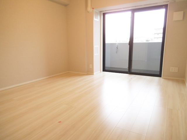 ＤＩＰＳ赤羽駅前の居間・リビング|陽当たり良好で日向ぼっこが出来ますね☆