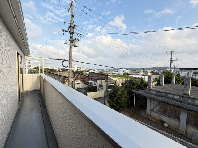 糸満市座波　第2（全4棟）3号棟のバルコニー|3号棟　2部屋続バルコニー♪