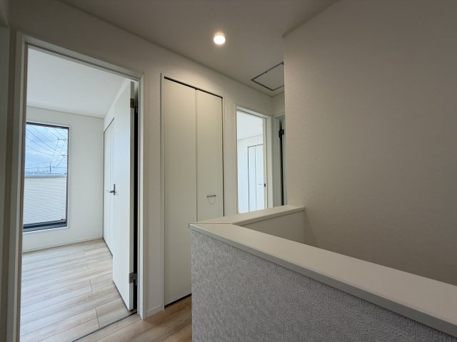糸満市座波　第2（全4棟）3号棟の内装|3号棟　2階ホール収納付き♪
