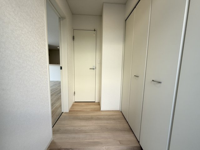 糸満市座波　第2（全4棟）3号棟の玄関|3号棟　十分な収納付き玄関♪