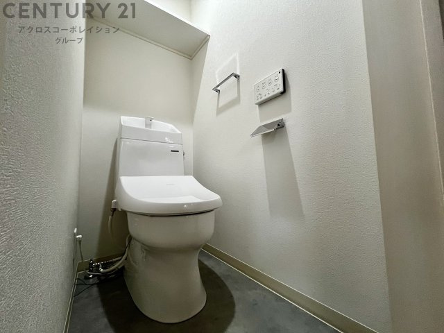 温水洗浄便座機能付きトイレです☆