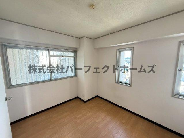 プリンスヴィラ寝屋川の洋室|コンパクトで使いやすい洋室です