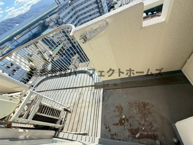 プリンスヴィラ寝屋川のバルコニー|外からの目が気にならないバルコニーで洗濯物が干せます