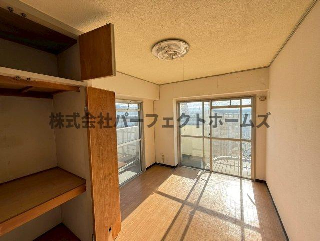 プリンスヴィラ寝屋川の洋室|明るい洋室です