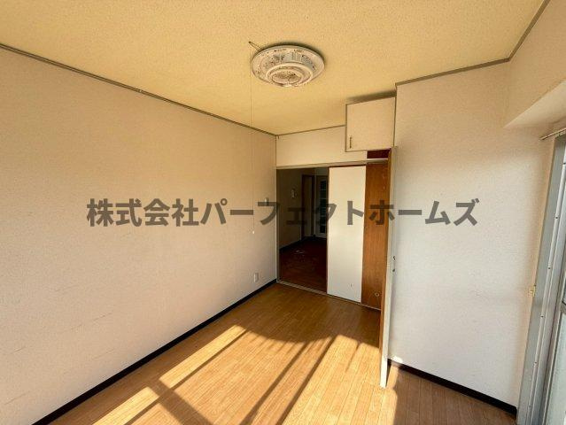 プリンスヴィラ寝屋川の洋室|落ち着いた色調の洋室です