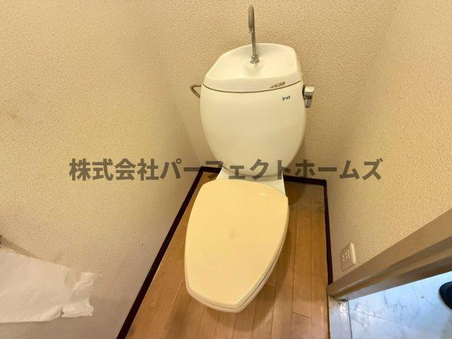 プリンスヴィラ寝屋川のトイレ|落ち着いた色調のトイレです