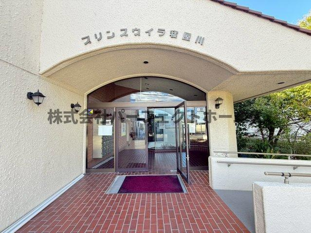 プリンスヴィラ寝屋川のエントランス|建物の内部です