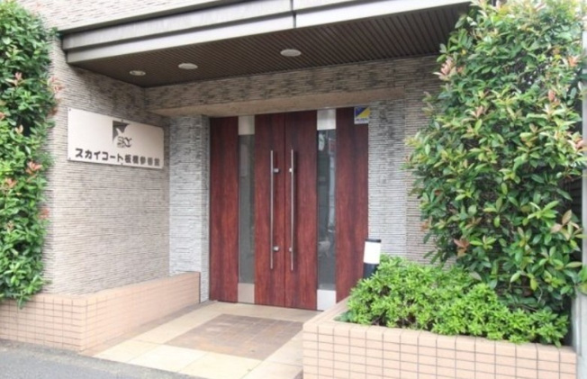 【エントランス】 | スカイコート板橋参番館 | 住まいの顔にふさわしい落ち着いた迎賓空間