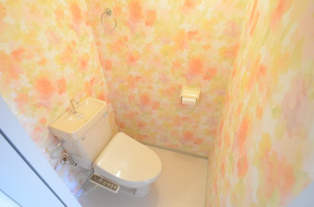 温水洗浄便座機能付きトイレです！