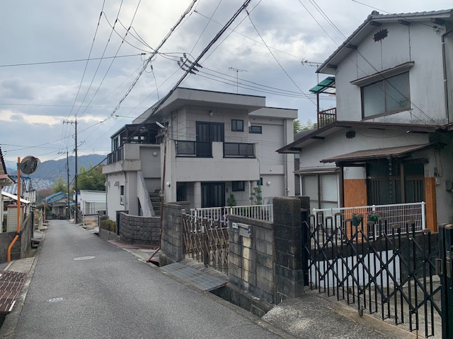 熊野町出来庭9丁目の前面道路含む現地写真