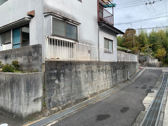熊野町出来庭9丁目の前面道路含む現地写真