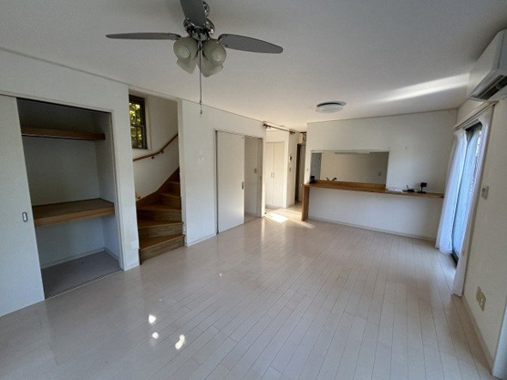 【居間・リビング】 | あじろ南熱海ヶ丘別荘地　戸建