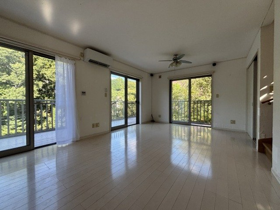 【居間・リビング】 | あじろ南熱海ヶ丘別荘地　戸建