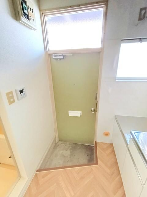 ジュネス行徳の玄関