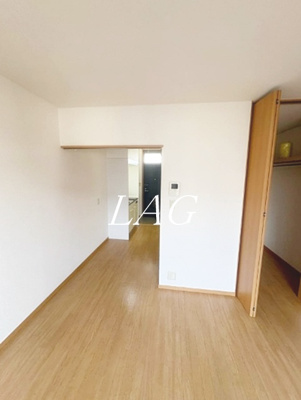 【居間・リビング】 | クロノス古淵North | 洋室のお部屋です。